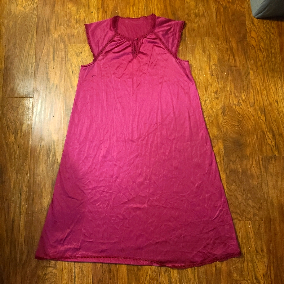 Vintage Vanity Fair Deep Red Nightie Nightgown Size Pte M?